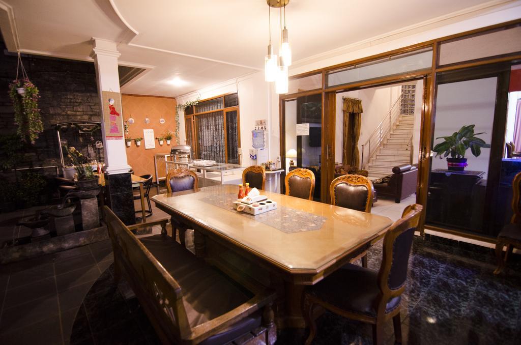 Fora Guest House Taman Lingkar Бандунг Екстериор снимка
