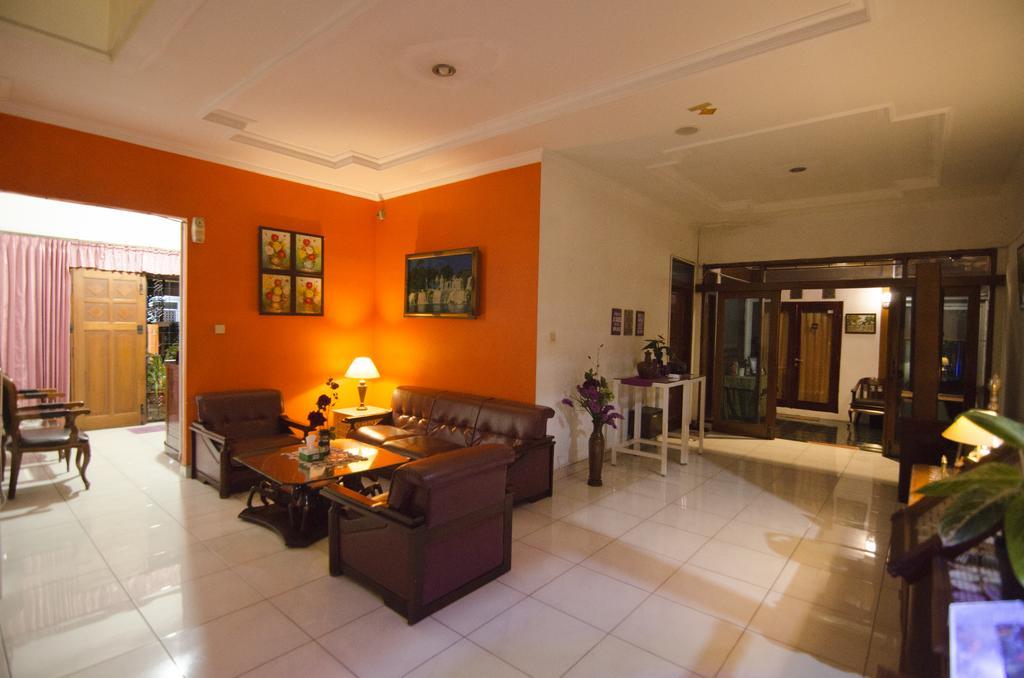 Fora Guest House Taman Lingkar Бандунг Екстериор снимка