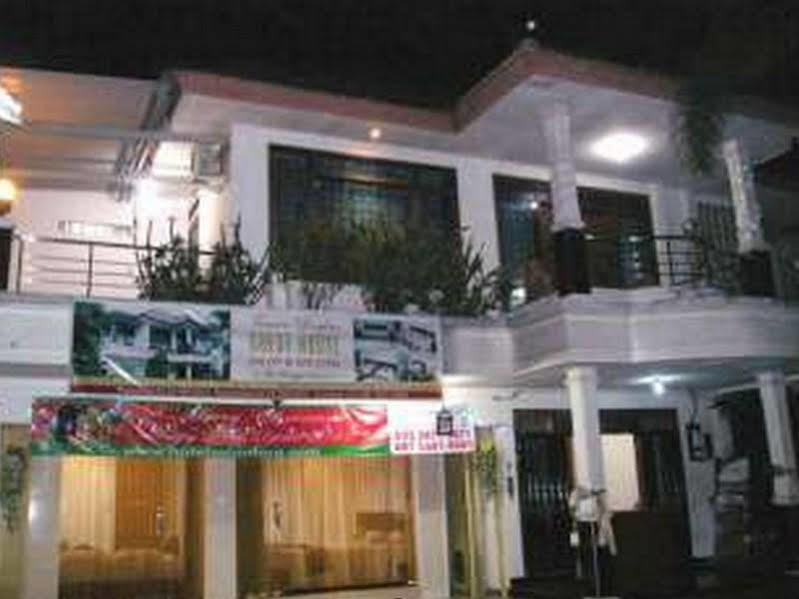 Fora Guest House Taman Lingkar Бандунг Екстериор снимка