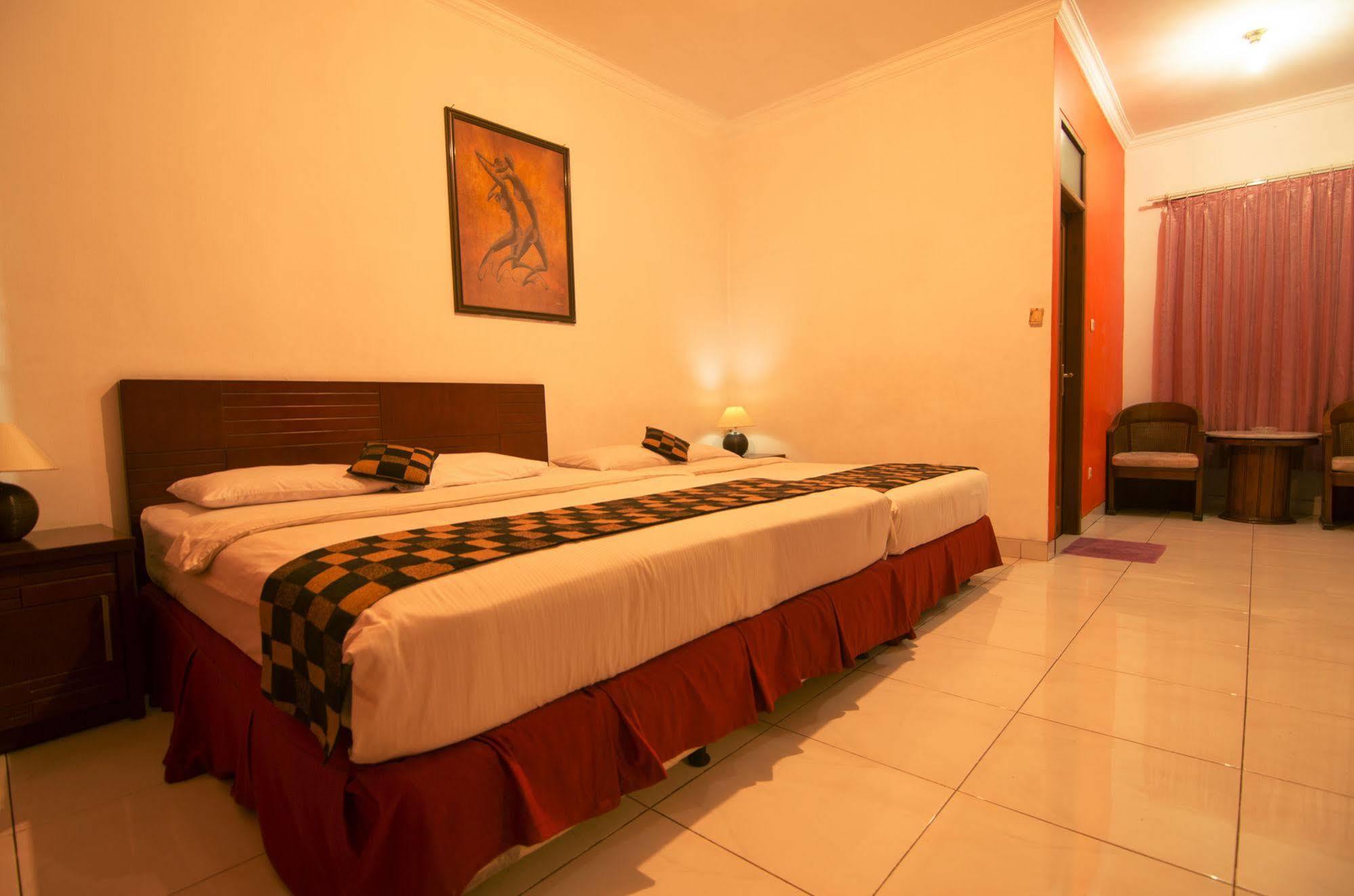 Fora Guest House Taman Lingkar Бандунг Екстериор снимка