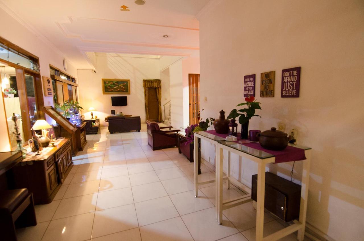 Fora Guest House Taman Lingkar Бандунг Екстериор снимка