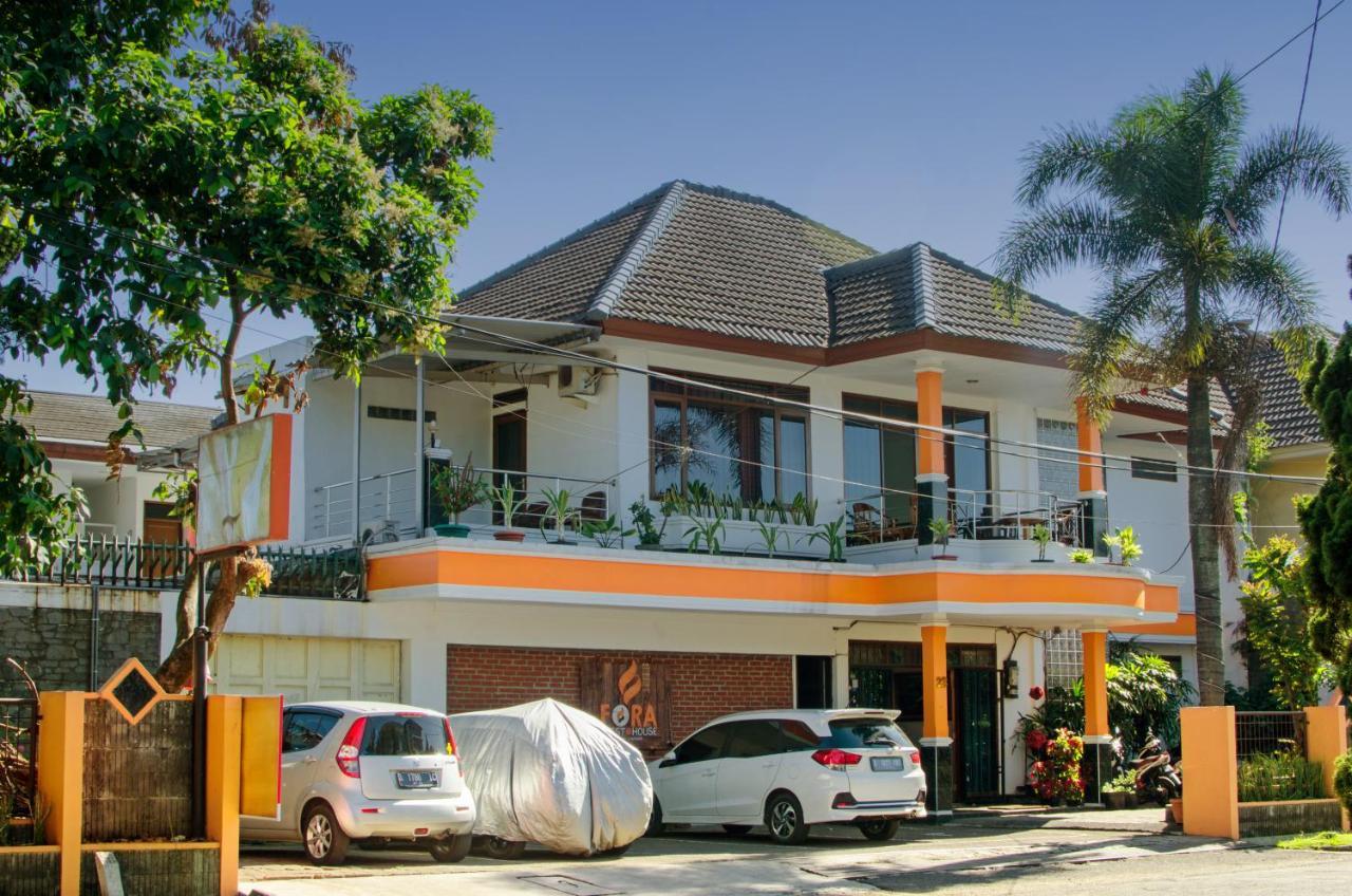 Fora Guest House Taman Lingkar Бандунг Екстериор снимка